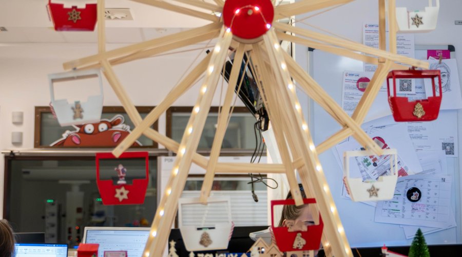 Décoration de Noël aux Soins intensifs pédiatriques